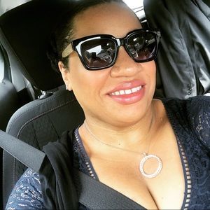 Meet your Posher, Crystal